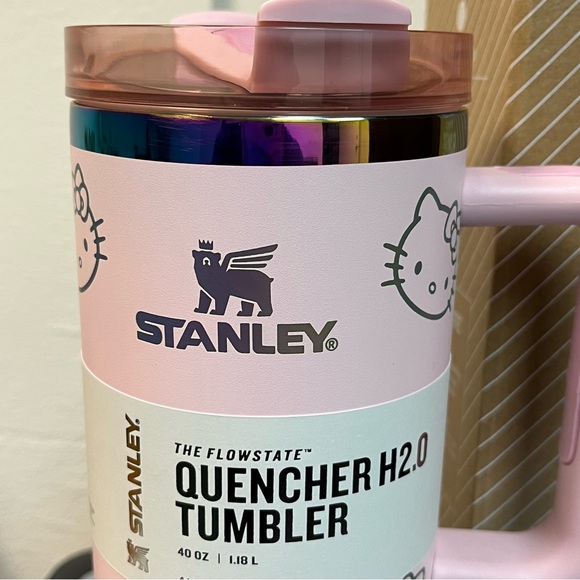 Stanley Pink Hello Kitty Quencher Tumbler - Picture 5 of 9